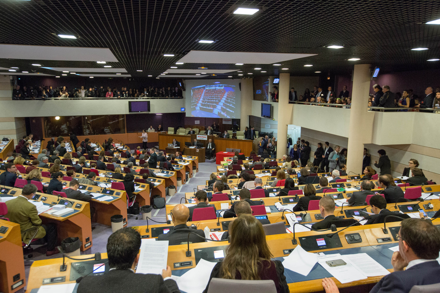 Les nouveaux élus régionaux dans l’hémicycle